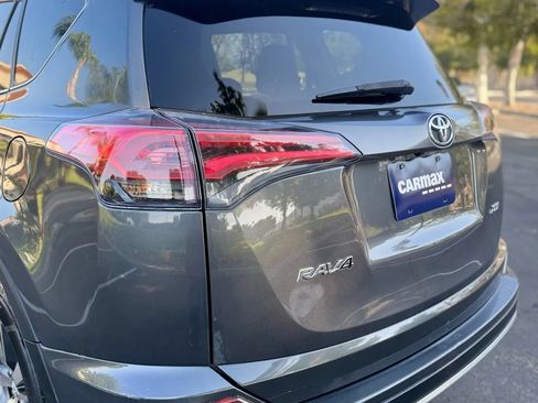 Used 2018 Toyota RAV4 XLE w/ Carpet Mat Package FWD image 39