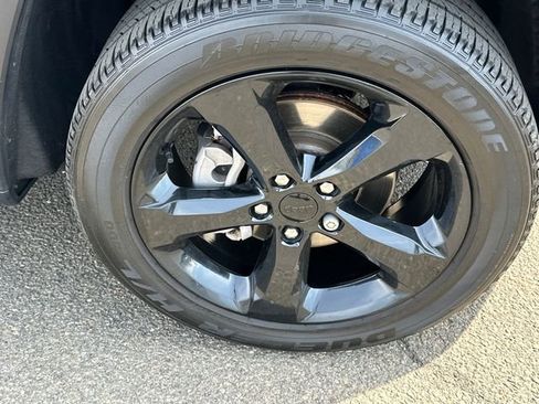 Used 2023 Jeep Grand Cherokee Altitude image 7