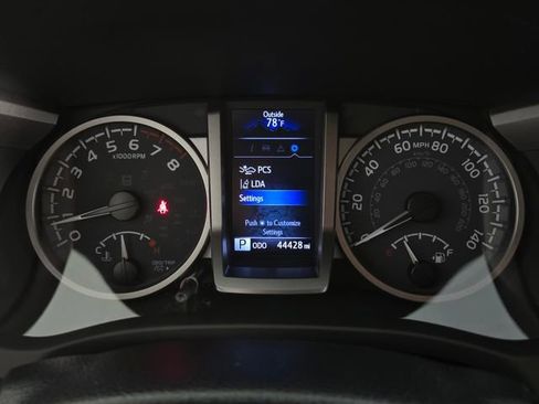 Used 2022 Toyota Tacoma SR5 w/ Technology Package RWD image 21