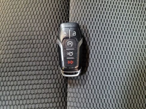 Used 2017 Ford Explorer XLT w/ Equipment Group 201A FWD image 32
