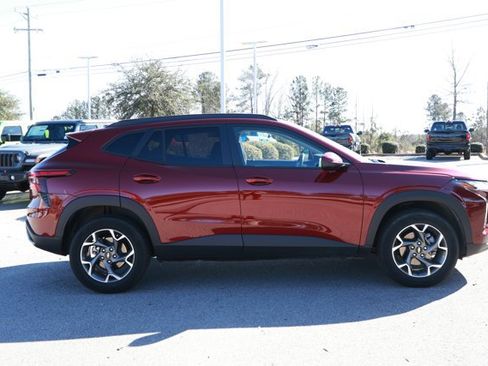 Used 2025 Chevrolet Trax LT image 4