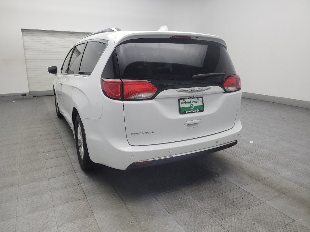 Used 2019 Chrysler Pacifica Touring-L FWD image 5