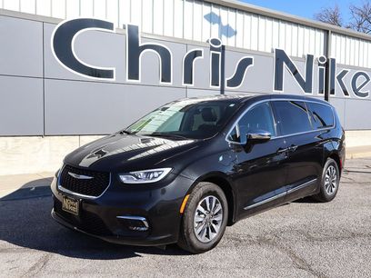 Used 2023 Chrysler Pacifica Limited