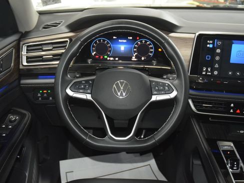 Used 2025 Volkswagen Atlas SEL AWD/4WD image 34