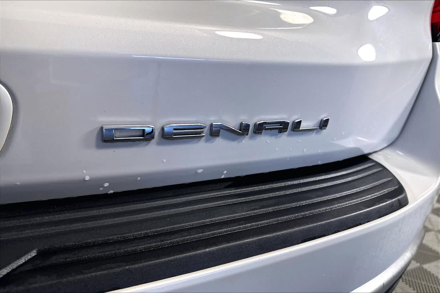 Used 2021 GMC Yukon Denali w/ Denali Premium Package RWD image 10