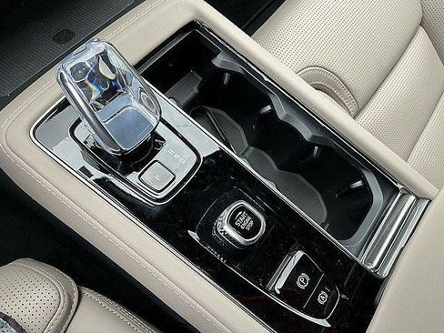 New 2026 Volvo XC90 B6 Ultra AWD/4WD image 17