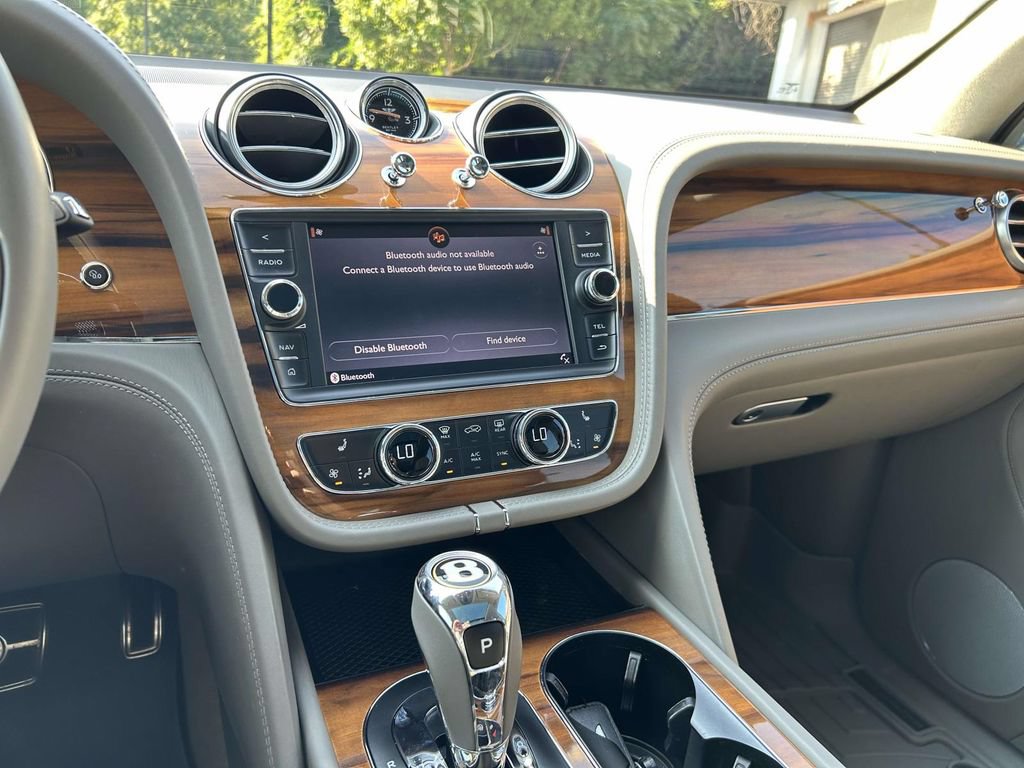 Used 2019 Bentley Bentayga AWD/4WD image 26