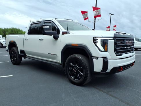 Used 2025 GMC Sierra 2500 AT4 AWD/4WD image 10