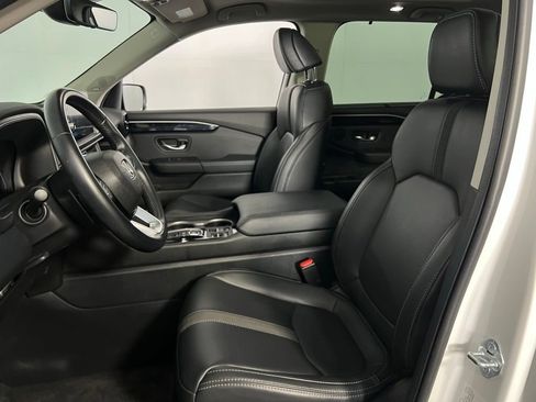 Used 2025 Honda Pilot Touring image 23