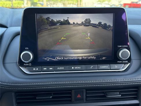Used 2025 Nissan Rogue S FWD image 6