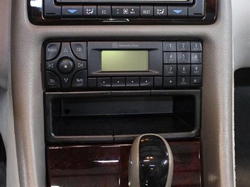 Used 2001 Mercedes-Benz CLK 320 Cabriolet image 15