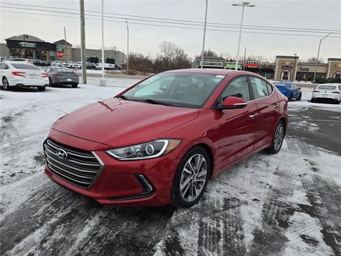 Used 2017 Hyundai Elantra Limited image 2