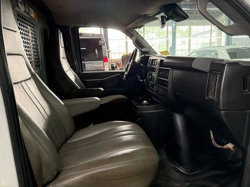 Used 2019 GMC Savana 3500 Extended w/ Driver Convenience Package RWD image 8