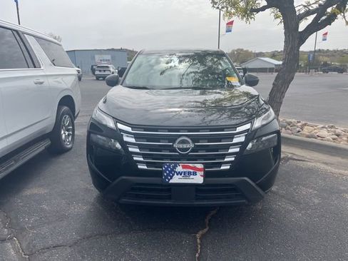 Used 2024 Nissan Rogue S image 2