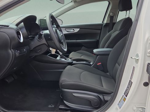 Used 2023 Kia Forte LX FWD image 9