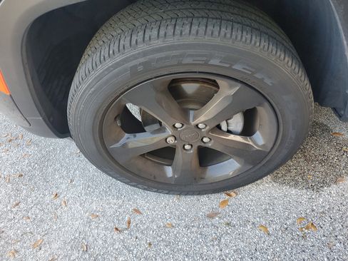 Used 2024 Jeep Grand Cherokee Altitude image 5