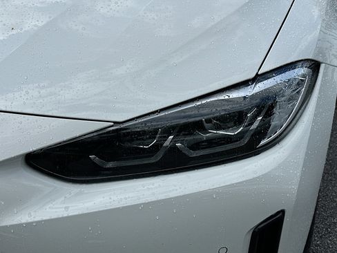 Certified 2023 BMW i4 eDrive35 image 31