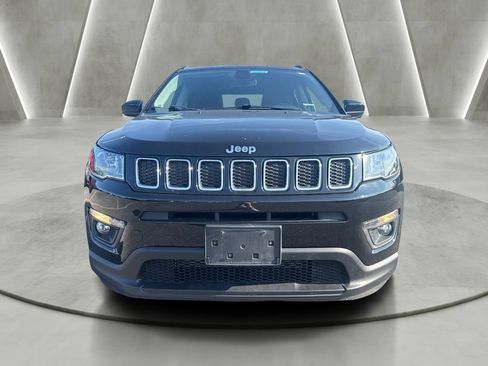 Used 2020 Jeep Compass Latitude w/ Cold Weather Group AWD/4WD image 2