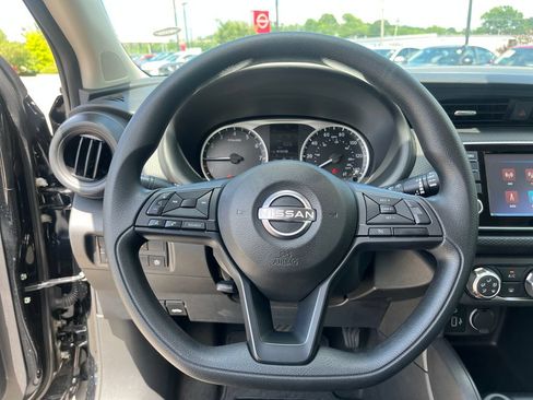 Certified 2025 Nissan Kicks Play S FWD image 24