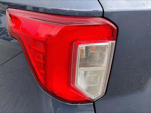 Used 2021 Ford Explorer XLT w/ Equipment Group 202A RWD image 26
