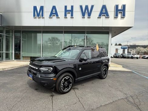 Certified 2025 Ford Bronco Sport Outer Banks w/ Outer Banks Tech Package+ AWD/4WD image 2