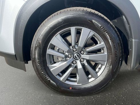 New 2025 Nissan Pathfinder S image 9