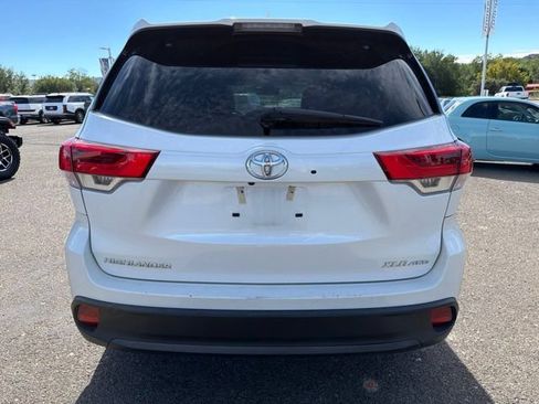 Certified 2018 Toyota Highlander XLE w/ Carpet Mat Package (TMS) AWD/4WD image 5