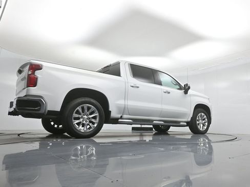 Used 2020 Chevrolet Silverado 1500 LTZ w/ LTZ Plus Package AWD/4WD image 43