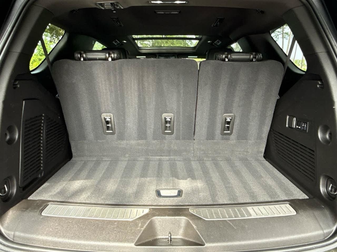 Used 2021 GMC Yukon Denali w/ Denali Premium Package AWD/4WD image 12