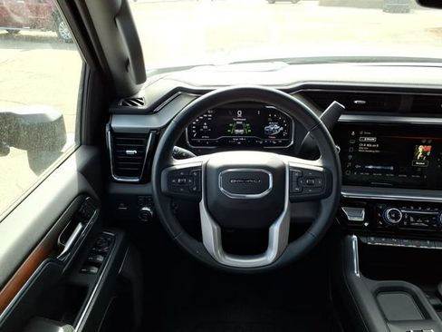 Used 2025 GMC Sierra 3500 Denali w/ Technology Package AWD/4WD image 13