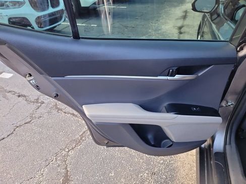 Used 2019 Toyota Camry LE FWD image 13