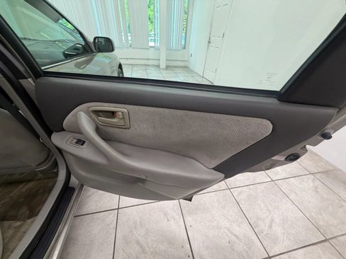 Used 2000 Toyota Camry CE w/ Value Pkg 1 FWD image 18
