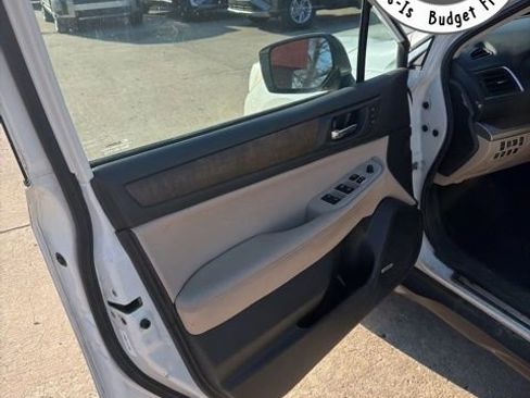 Used 2016 Subaru Outback 2.5i Limited image 4