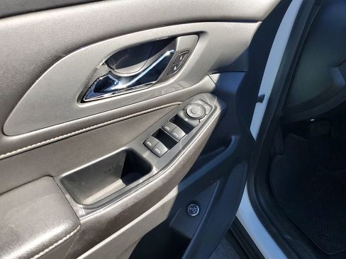 Used 2023 Chevrolet Traverse LT image 23