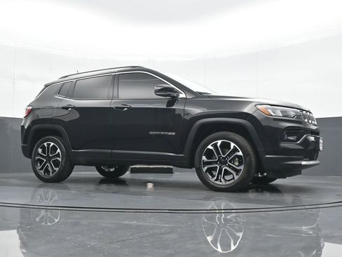 Used 2022 Jeep Compass Limited image 23