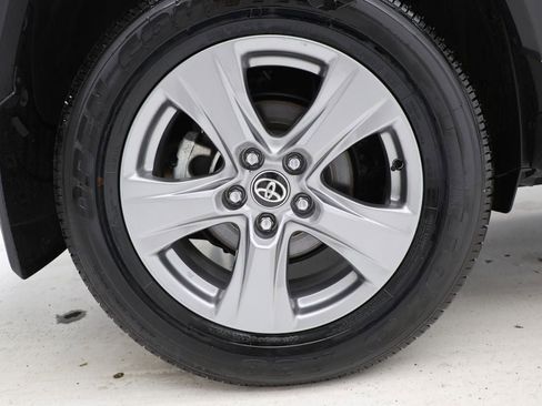 Used 2025 Toyota RAV4 XLE w/ Convenience Package image 10