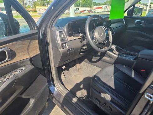 Used 2022 Kia Sorento S w/ Panoramic Sunroof Package AWD/4WD image 4