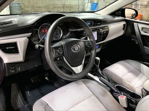 Used 2015 Toyota Corolla LE image 17