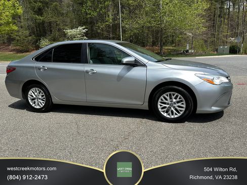 Used 2017 Toyota Camry LE image 4