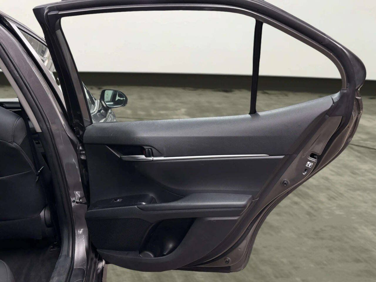 Used 2019 Toyota Camry LE w/ Convenience Package FWD image 18