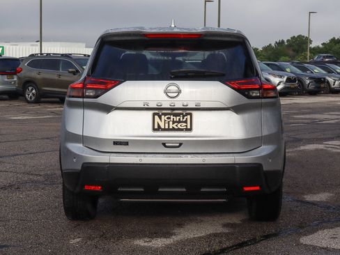 Used 2025 Nissan Rogue SV FWD image 5