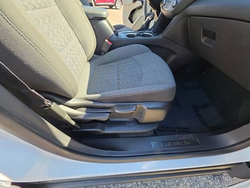 Used 2023 Chevrolet Equinox LT image 30