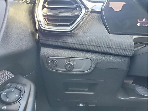 Used 2025 Chevrolet TrailBlazer LT image 14