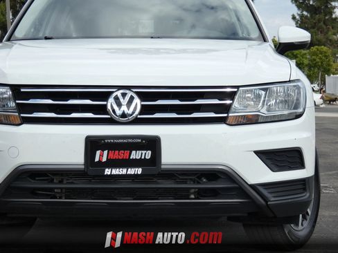 Used 2020 Volkswagen Tiguan SE w/ Panoramic Sunroof Package FWD image 14