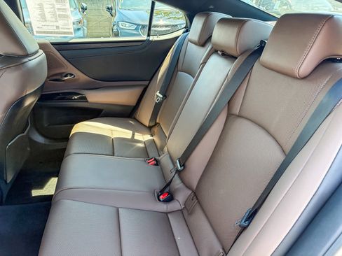 Used 2023 Lexus ES 350 w/ Premium Package FWD image 18