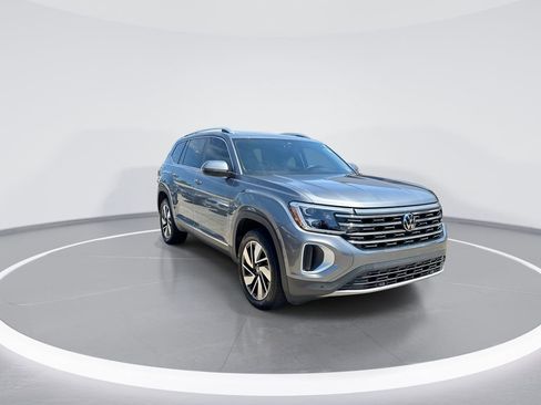 Used 2024 Volkswagen Atlas SEL AWD/4WD image 2