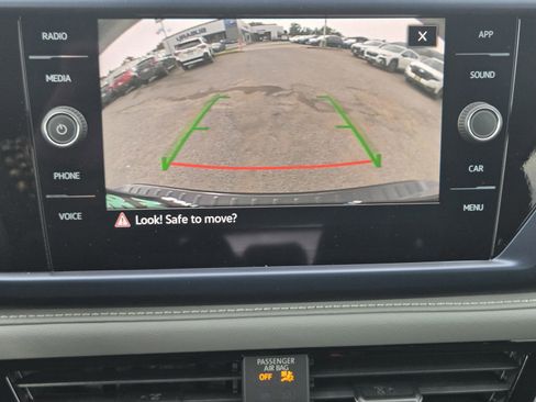 Used 2024 Volkswagen Taos SE image 23