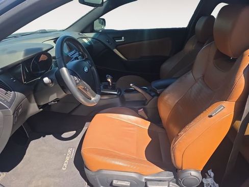 Used 2016 Hyundai Genesis Coupe 3.8 RWD image 9