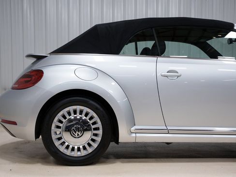 Used 2013 Volkswagen Beetle 2.5 FWD image 19