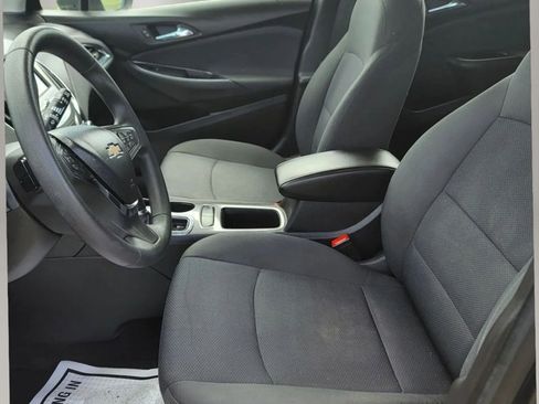 Used 2018 Chevrolet Cruze LT w/ Convenience Package FWD image 9